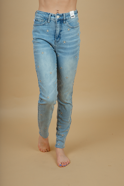 Judy Blue Shooting Stars Embroidered Light Wash Jeans Ivory Gem