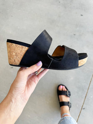 Very G I See You Laurie Platform Buckle Sandals in Black