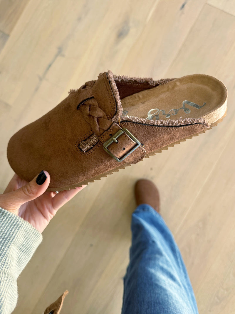Very G Iris Shoes in Tan
