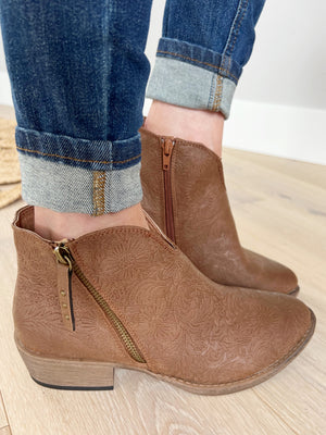 Very G Chisel Boots in Tan