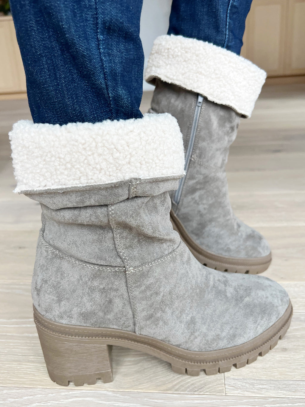 Very G Adventurer Snuggy Boots in Gray
