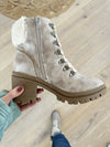 Very G Alpine Sherpa Lined Boots in Cream