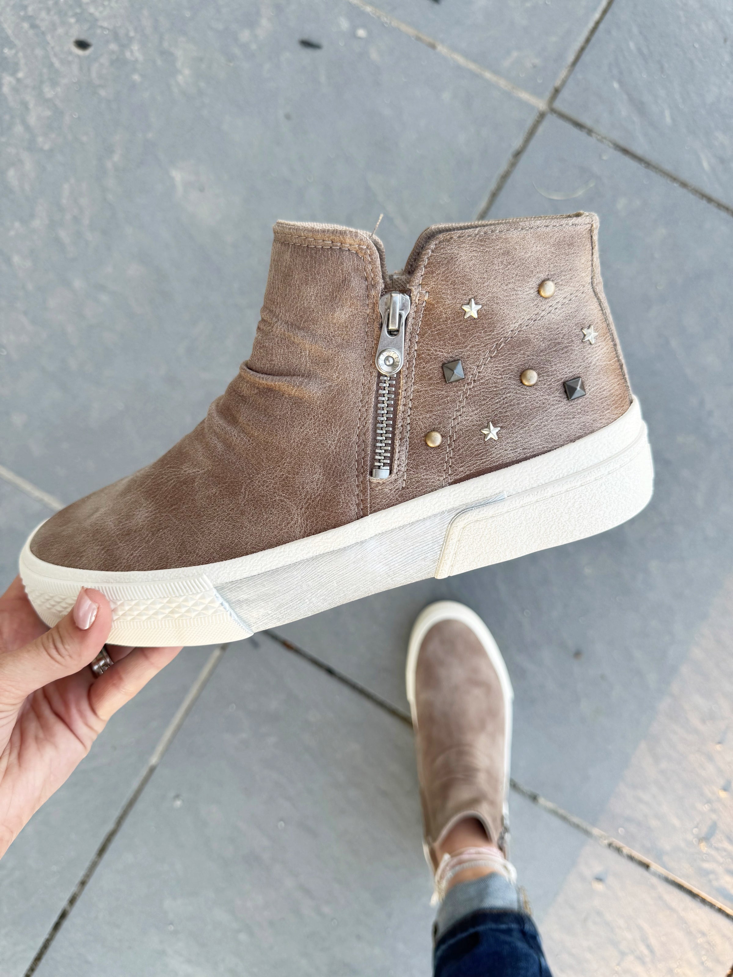 Blowfish Wave Zip Boots in Mushroom (SALE) – Ivory Gem