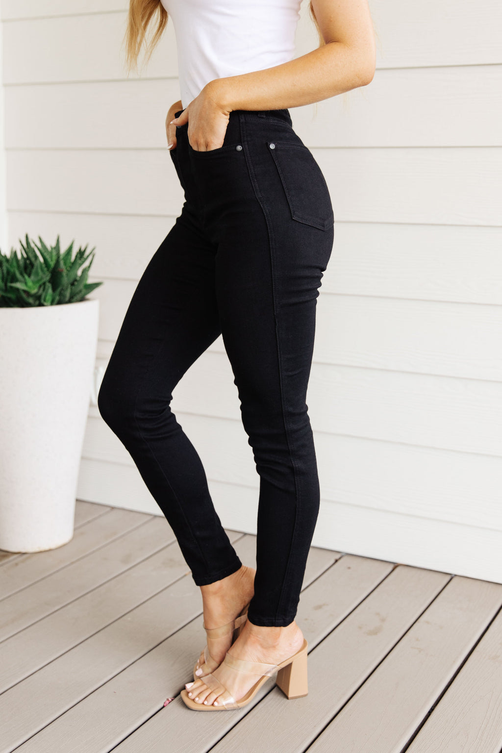 Judy Blue Tummy Control Classic Skinny Jeans in Black