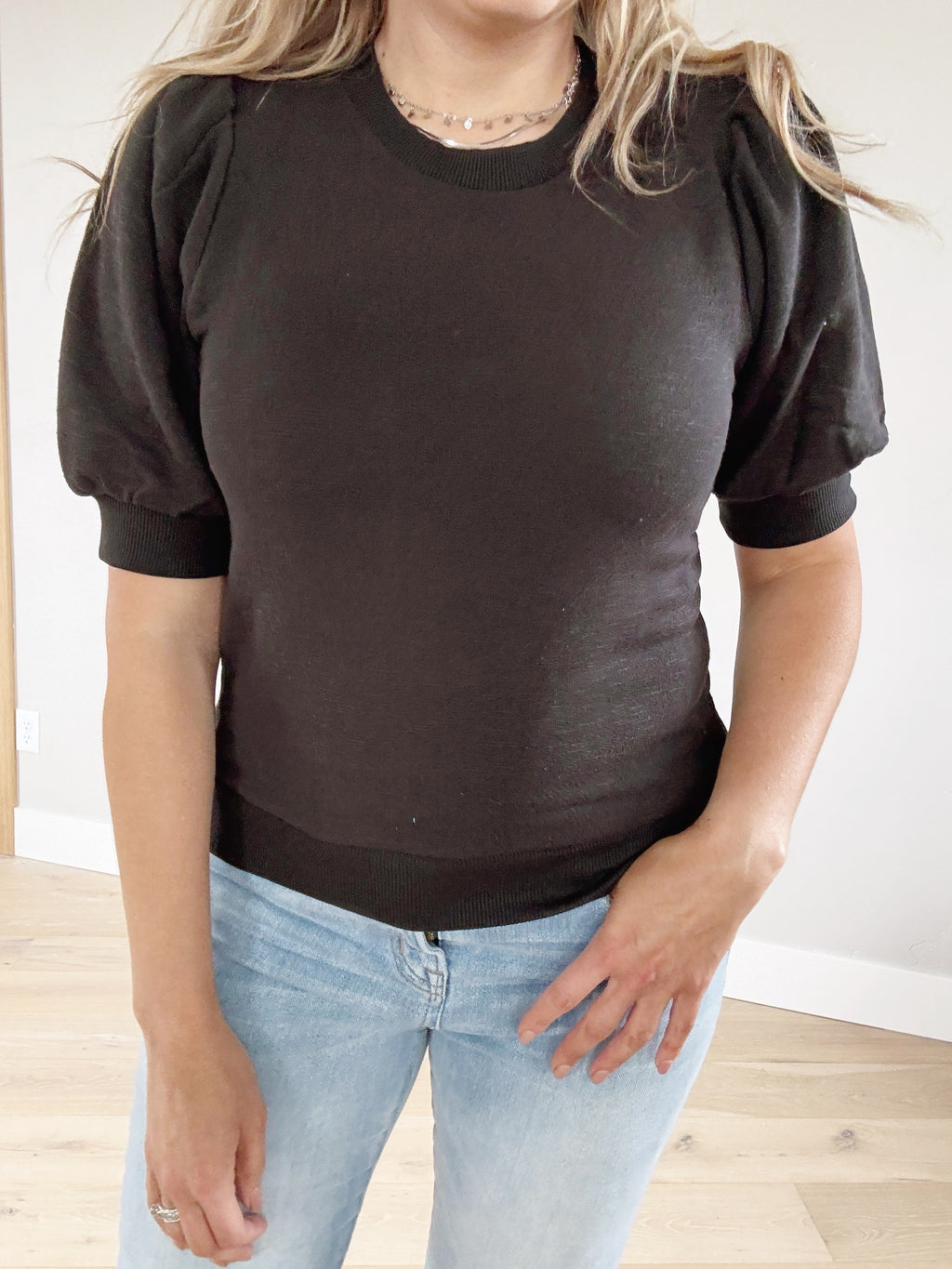 Siesta Puffed Sleeve Top in Black