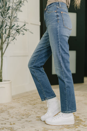 Judy Blue High Rise Straight Fit Jeans