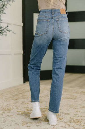 Judy Blue High Rise Straight Fit Jeans