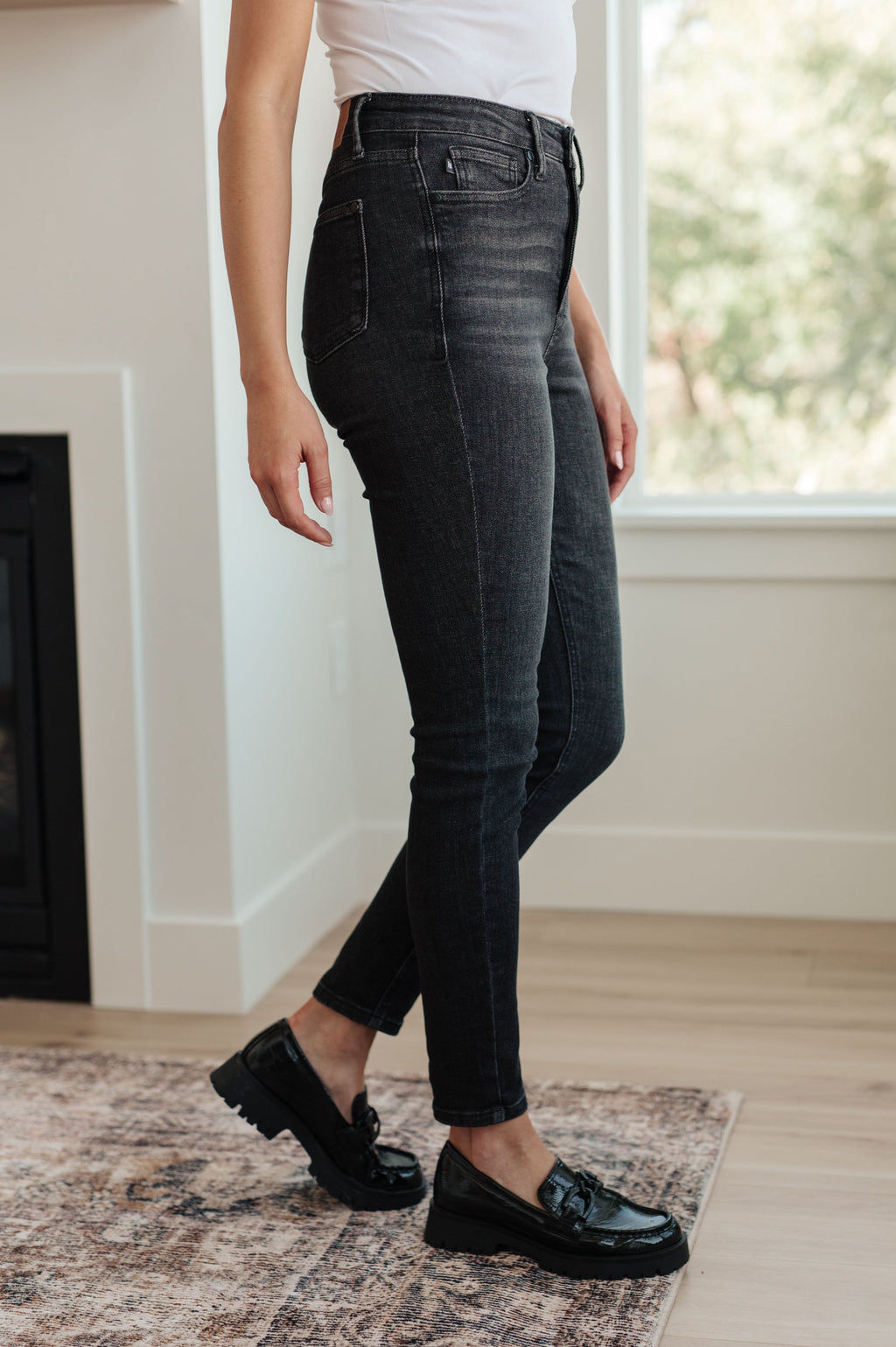 Judy Blue High Rise Control Top Skinny Jeans in Washed Black