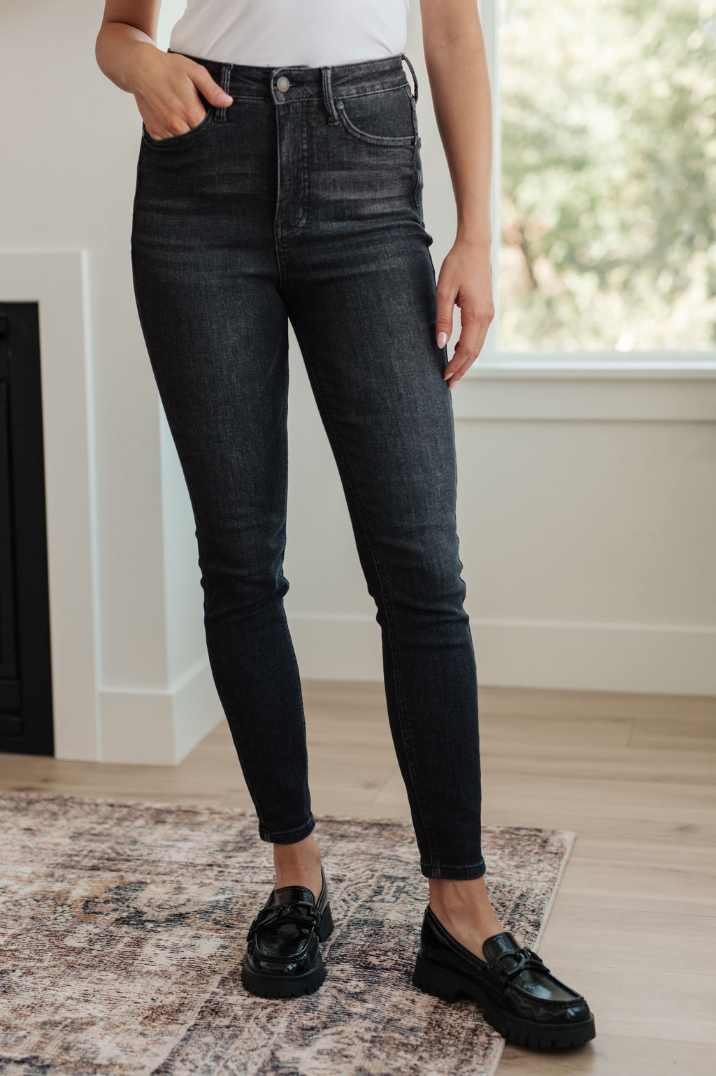 Judy Blue High Rise Control Top Skinny Jeans in Washed Black