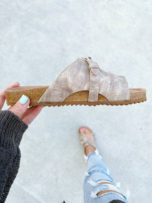 Very G Ocean Vacation Sandals in Cream