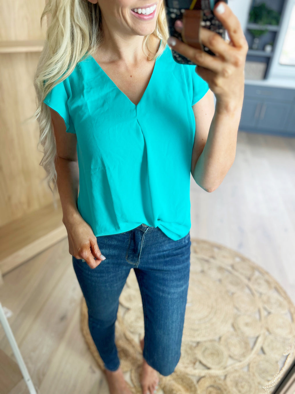 Party Girl V-Neck Tulip Sleeve Blouse in Emerald