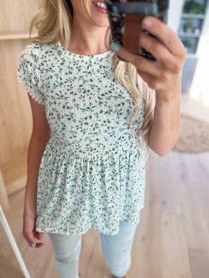 It's Me Babe Floral Tulip Sleeve Top in Mint