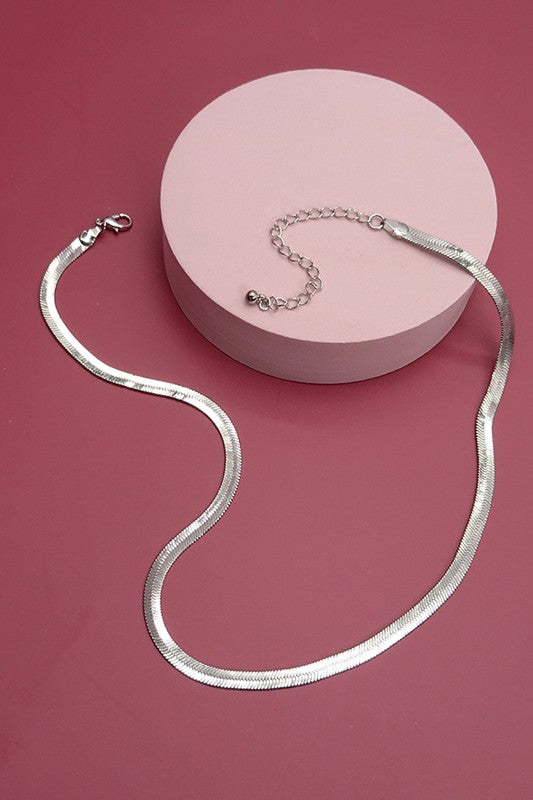Intimidation Snake Chain Necklace in Silver