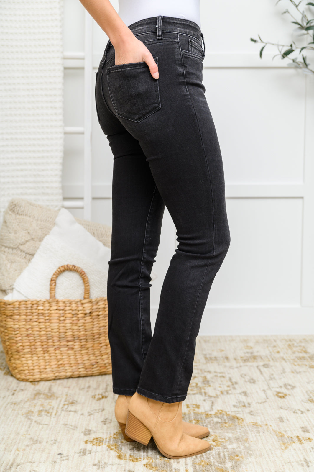 Zenana Mid Rise Straight Leg Jeans In Washed Black – Ivory Gem