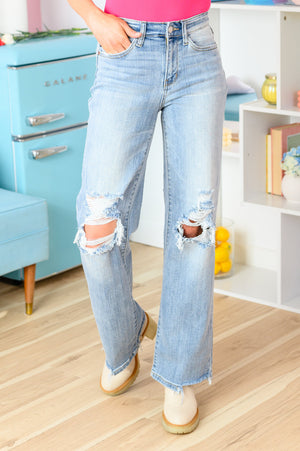 Judy Blue High Rise 90's Straight Jeans in Light Wash