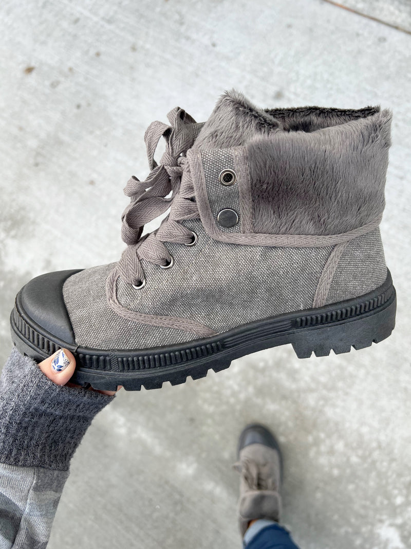 Very G Where To Boot in Grey