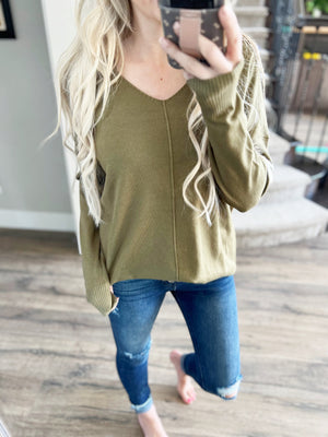 Pull My Mind To It Pullover Sweater in Olive