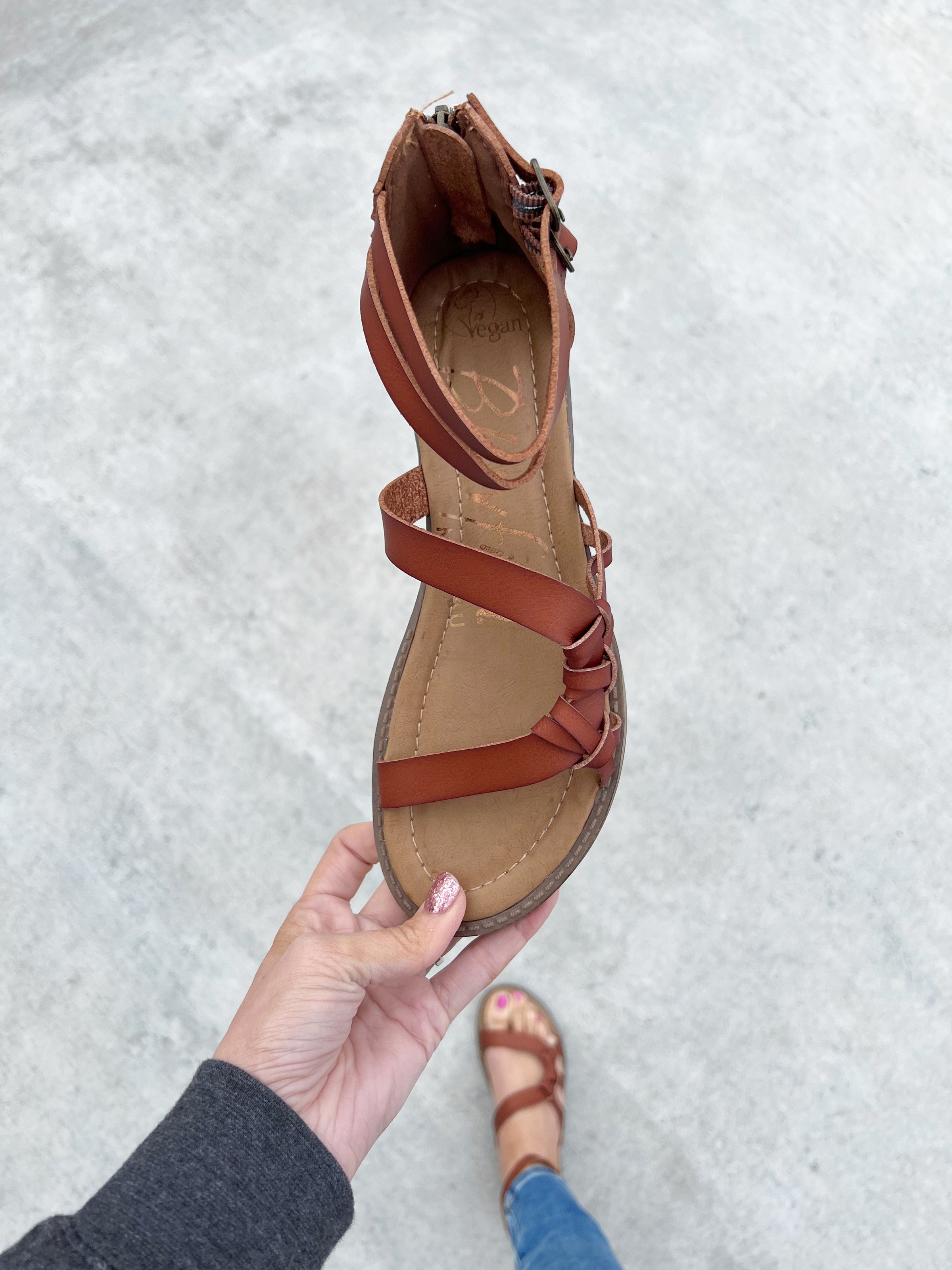Vegan blowfish sandals top