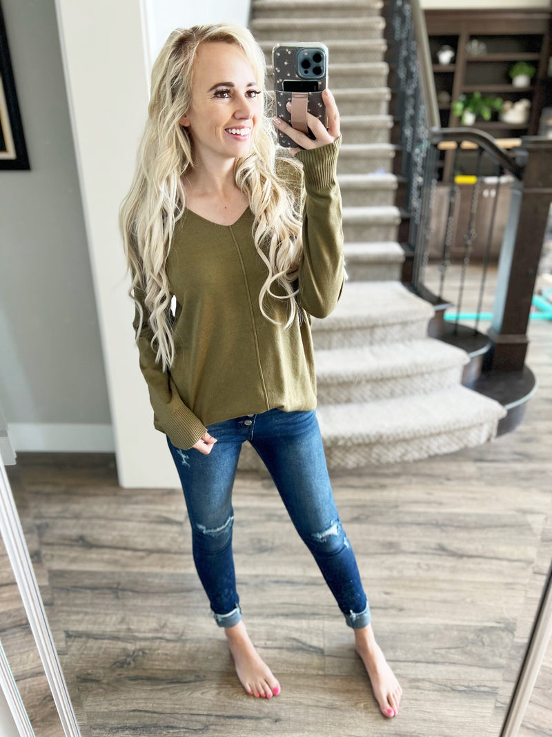 Pull My Mind To It Pullover Sweater in Olive