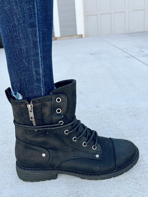 Very G Incredible Boot in Black