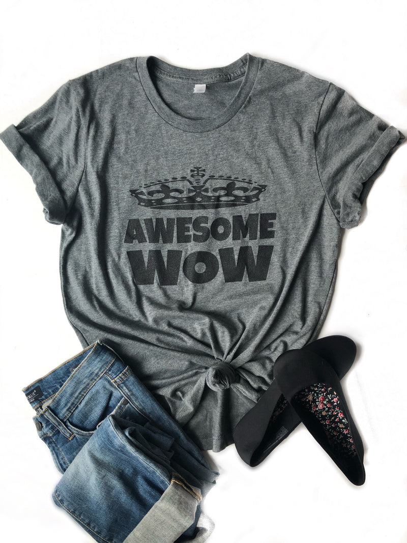 Awesome Wow Graphic Tee in Charcoal