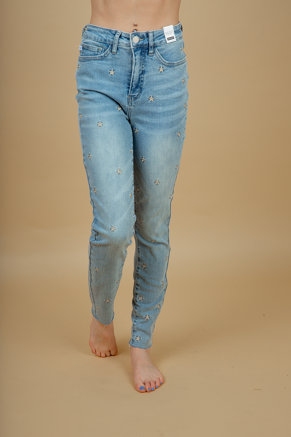 Judy Blue Shooting Stars Embroidered Light Wash Jeans