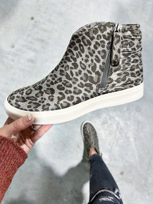 Very G Wandering Boot in Gray Leopard